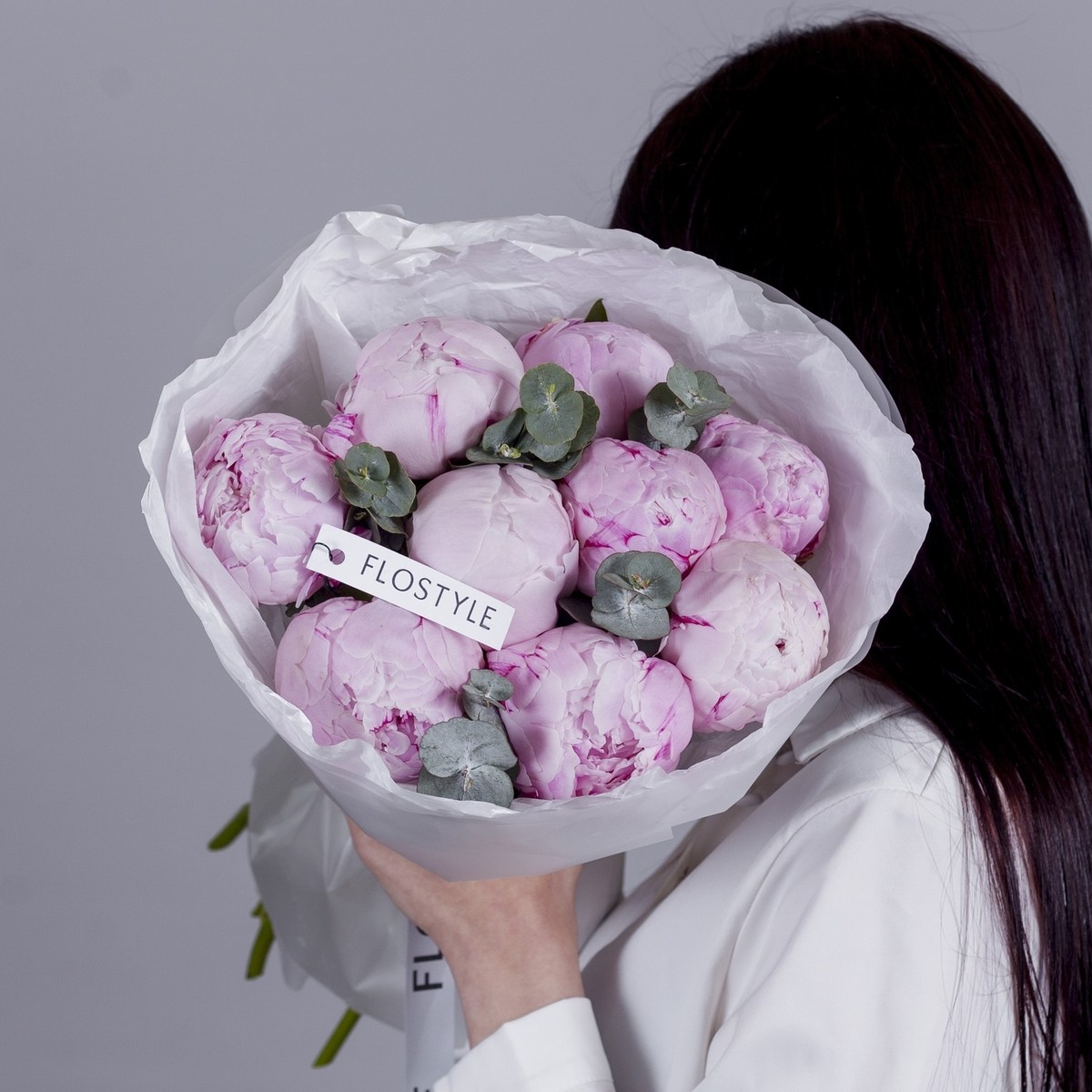 buket iz 9 pionov rozovyh piony sara bernard 4